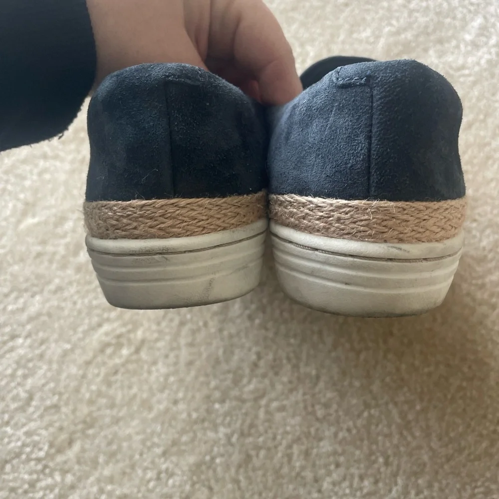 Clark’s Marie Pearl Espadrille‎ loafer flats. Navy. Women size 8.5